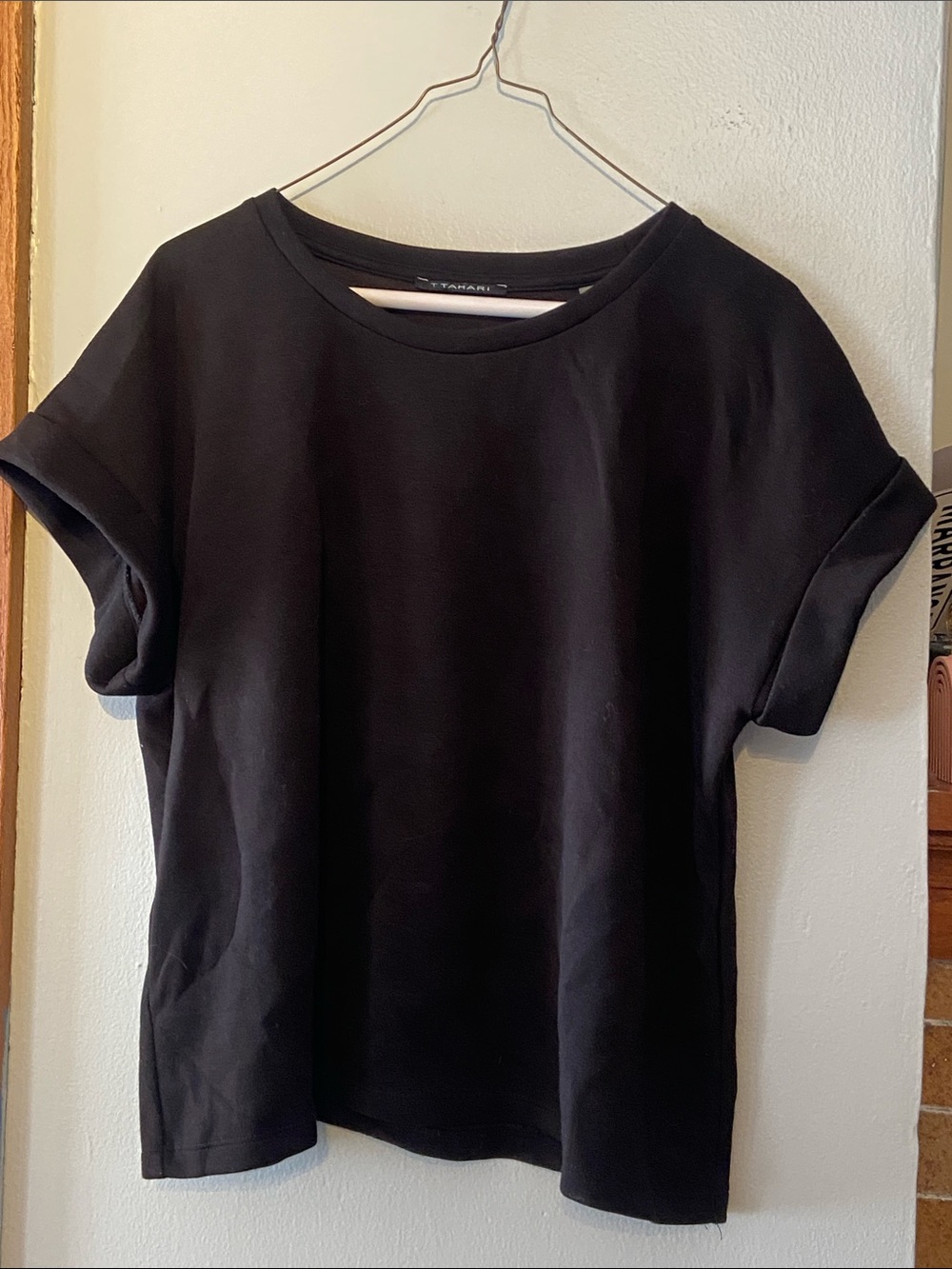 Tahari Women's Black Short Sleeve Crewneck Top size M VGuC